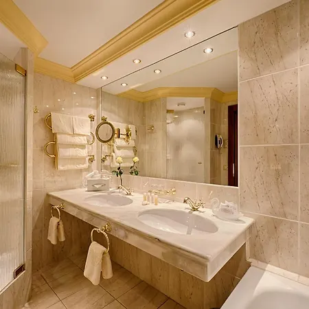 Hotel Thermenwelt Pulverer 5*