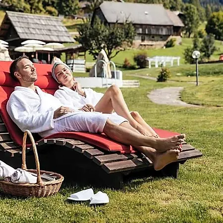 Отель Thermenwelt Pulverer Бад Кляйнкирххайм