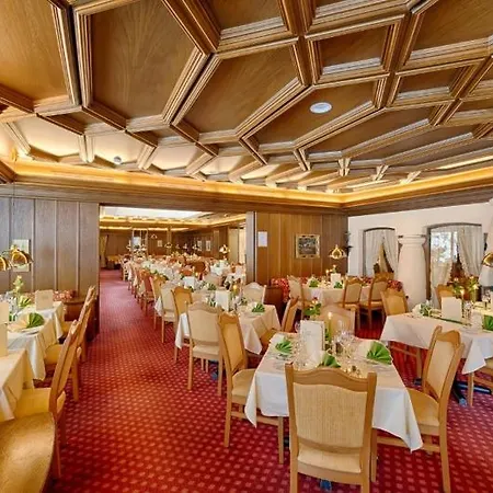 Hotel Thermenwelt Pulverer 5*